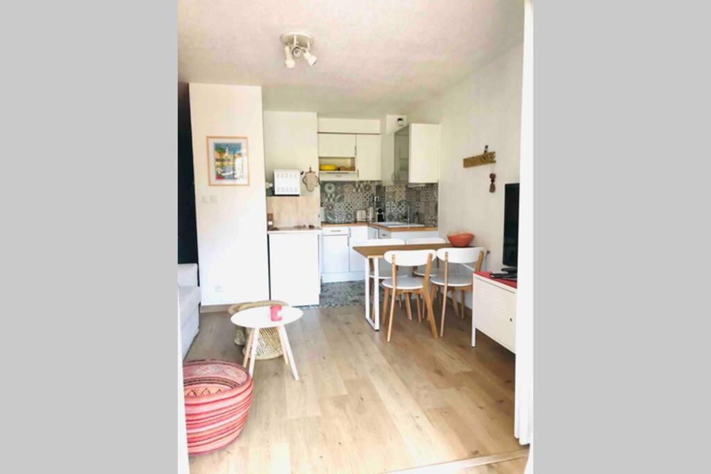 La Petite Pinede Studio Climatise Proche Plage 사나리쉬르메르 외부 사진