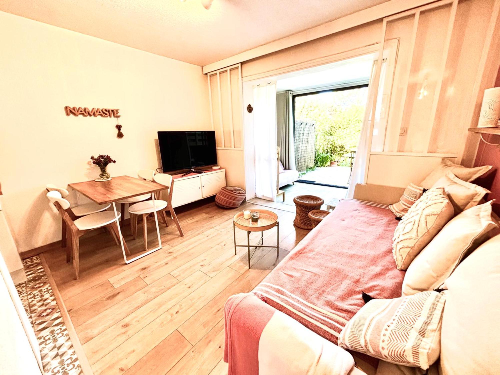 La Petite Pinede Studio Climatise Proche Plage 사나리쉬르메르 외부 사진
