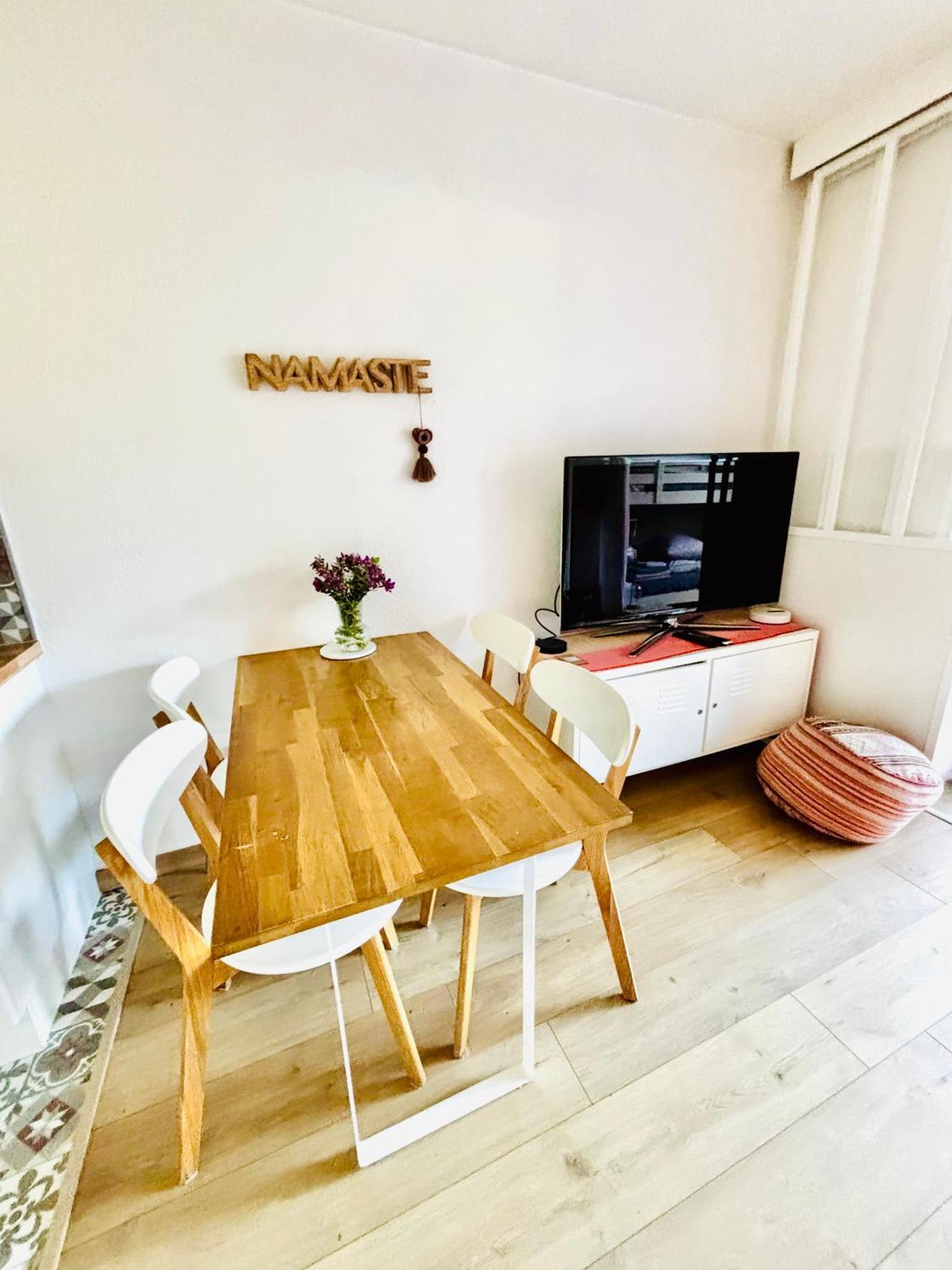 La Petite Pinede Studio Climatise Proche Plage 사나리쉬르메르 외부 사진